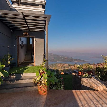 Eyes On The Lake By Stayvista - A Hillside Villa With A Captivating View Of The River Pune Dış mekan fotoğraf