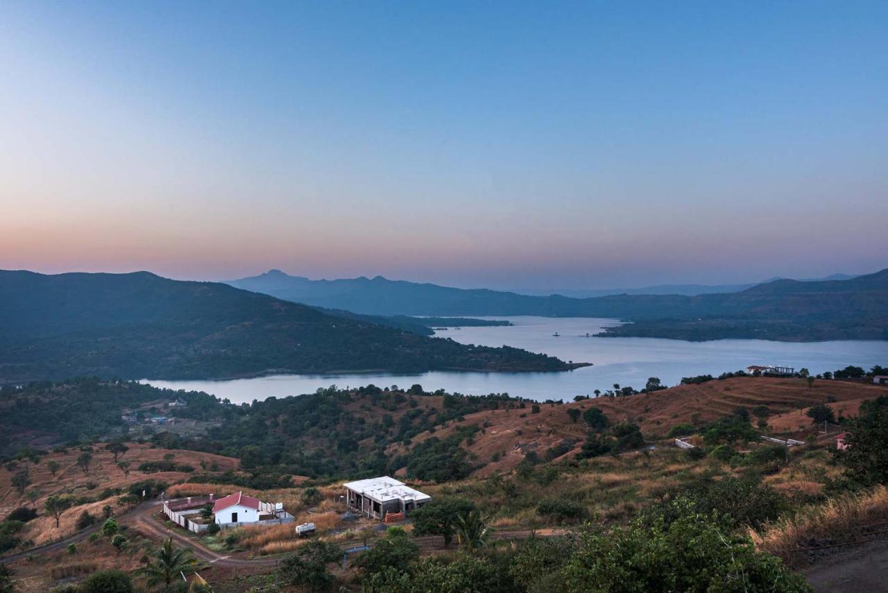Eyes On The Lake By Stayvista - A Hillside Villa With A Captivating View Of The River Pune Dış mekan fotoğraf