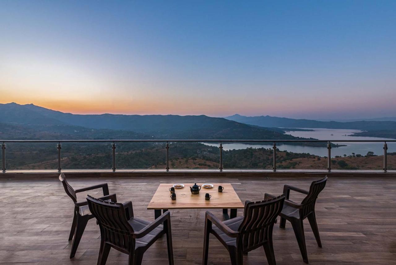 Eyes On The Lake By Stayvista - A Hillside Villa With A Captivating View Of The River Pune Dış mekan fotoğraf