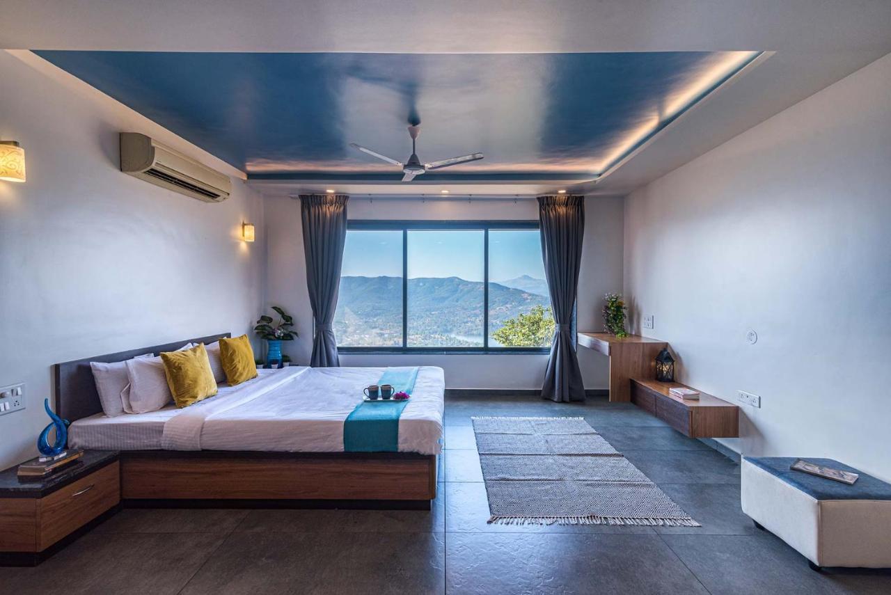Eyes On The Lake By Stayvista - A Hillside Villa With A Captivating View Of The River Pune Dış mekan fotoğraf